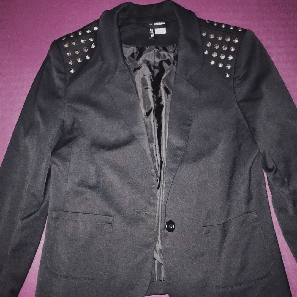 H&M studded shoulder black blazer - Picture 2 of 5